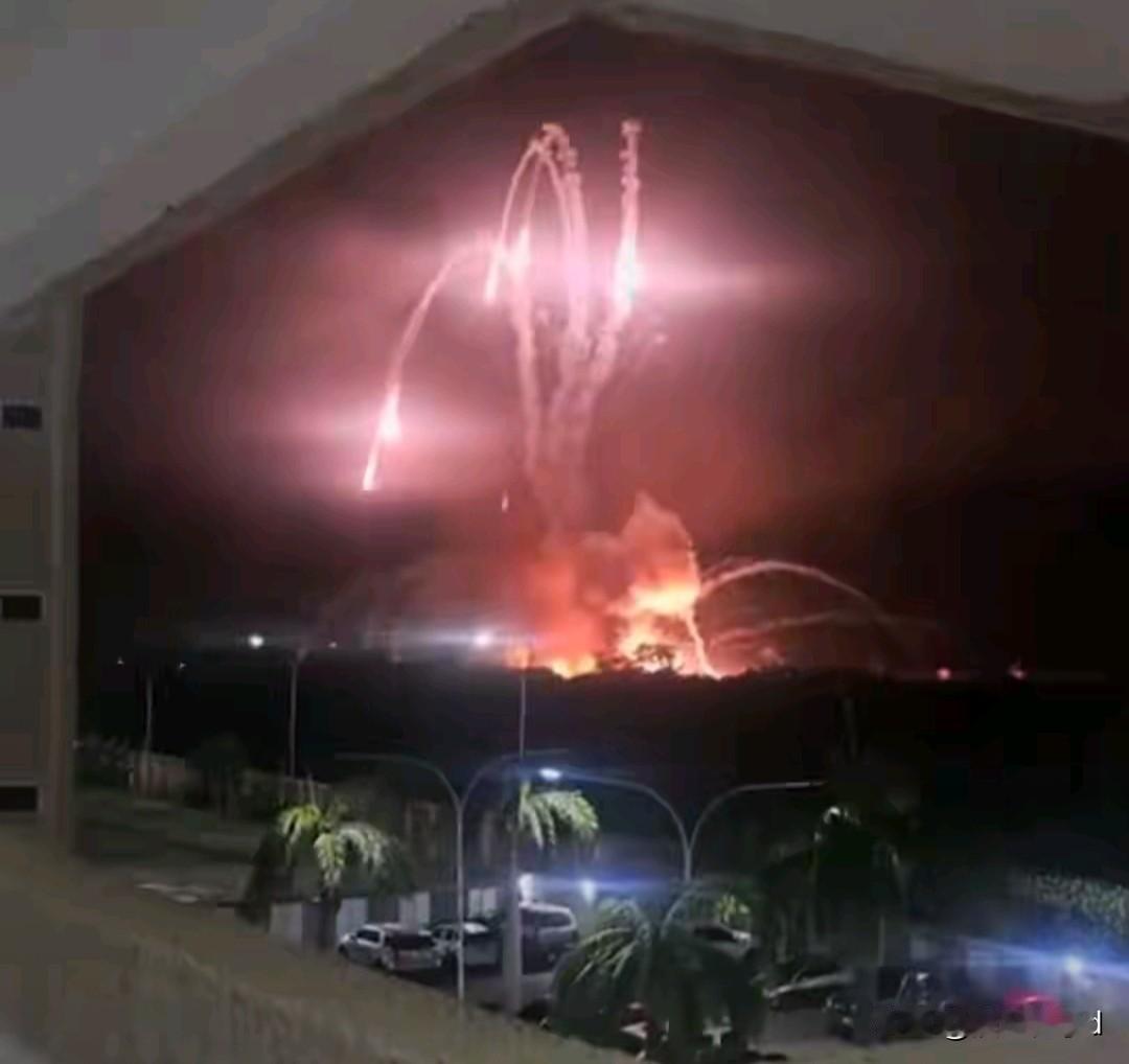 美军闪电抓马杜罗！委军疑似放水，特朗普藏着政治算盘
 
美军凌晨突袭委内瑞拉，马