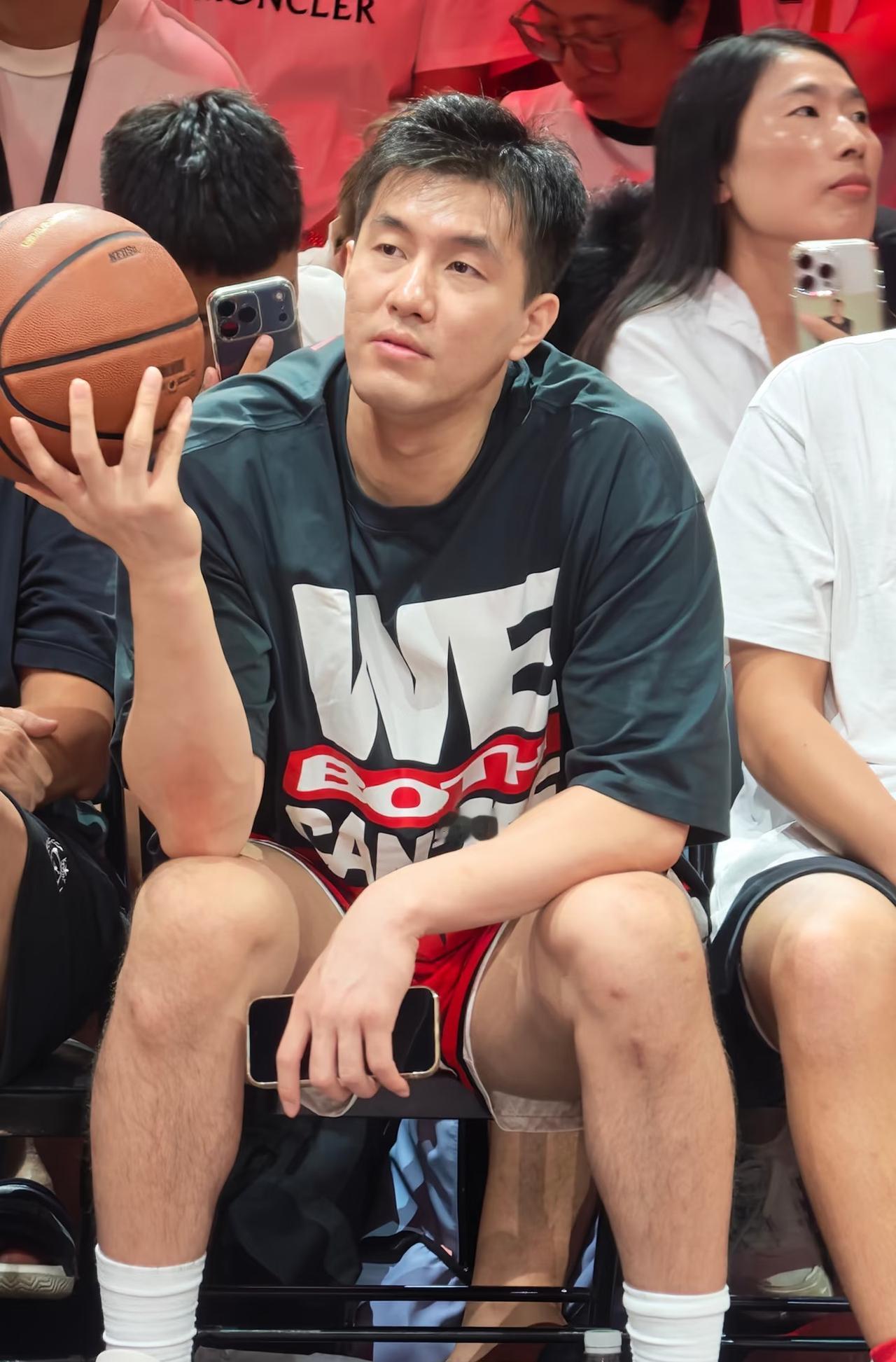 都说东北人有情有义！为什么广东男篮召回37岁高龄球员周鹏，而辽宁男篮却对只有32