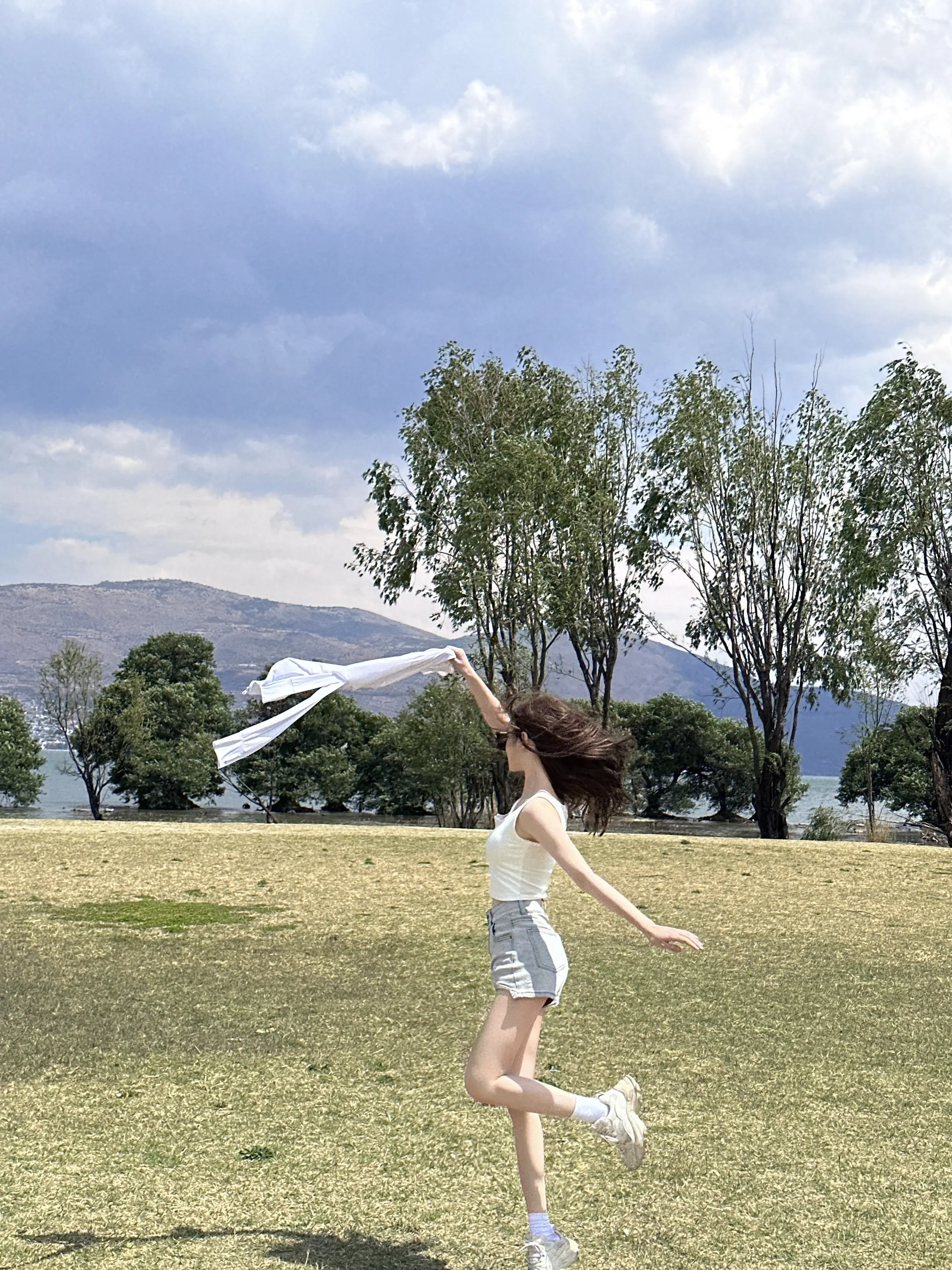 如果世界太吵，那我们躲起来偷偷幸福好不好