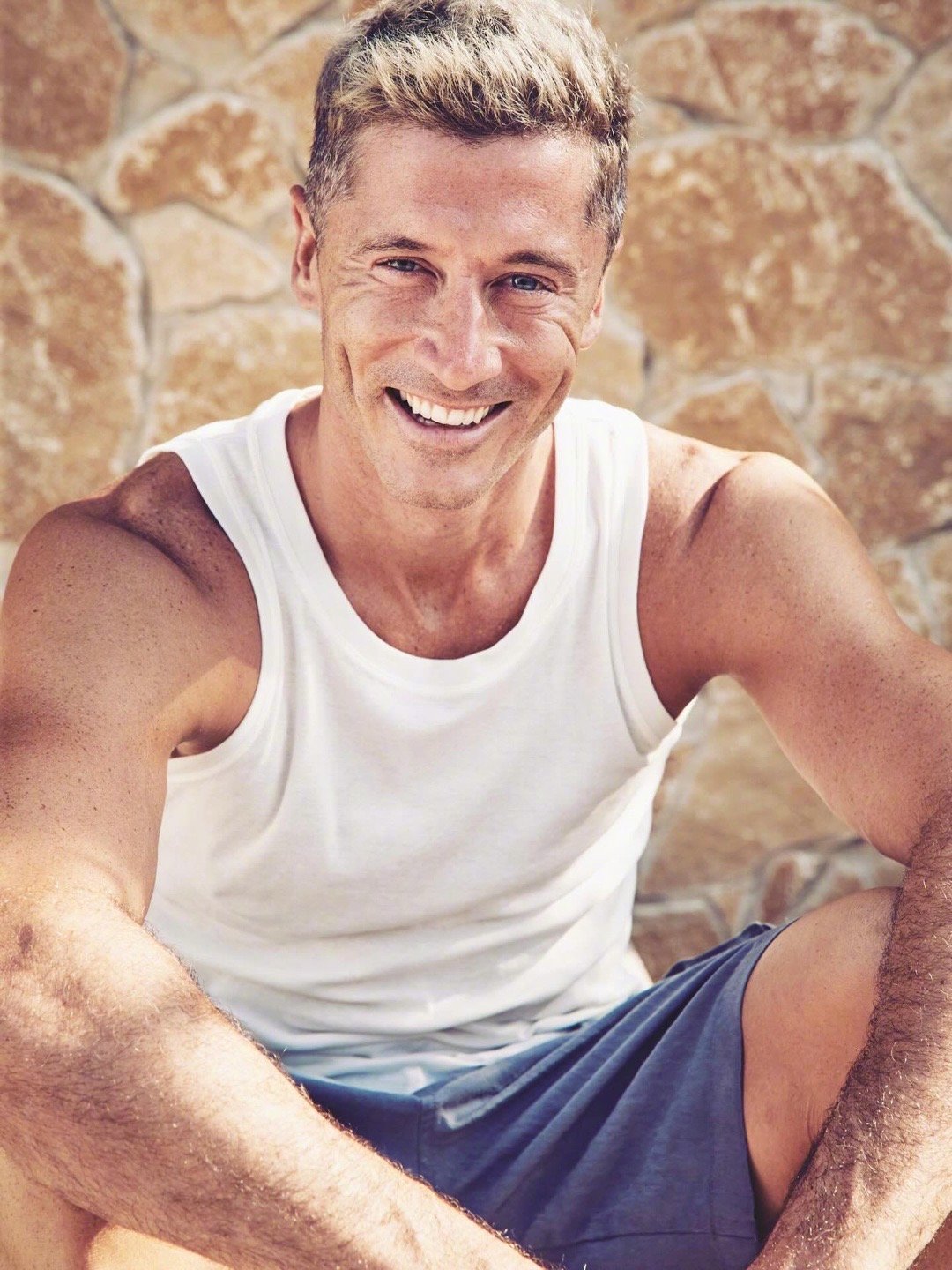 📸莱万的年度十六图，是高雅人士最爱💬“2025年的特别在于它独特的方式，在属