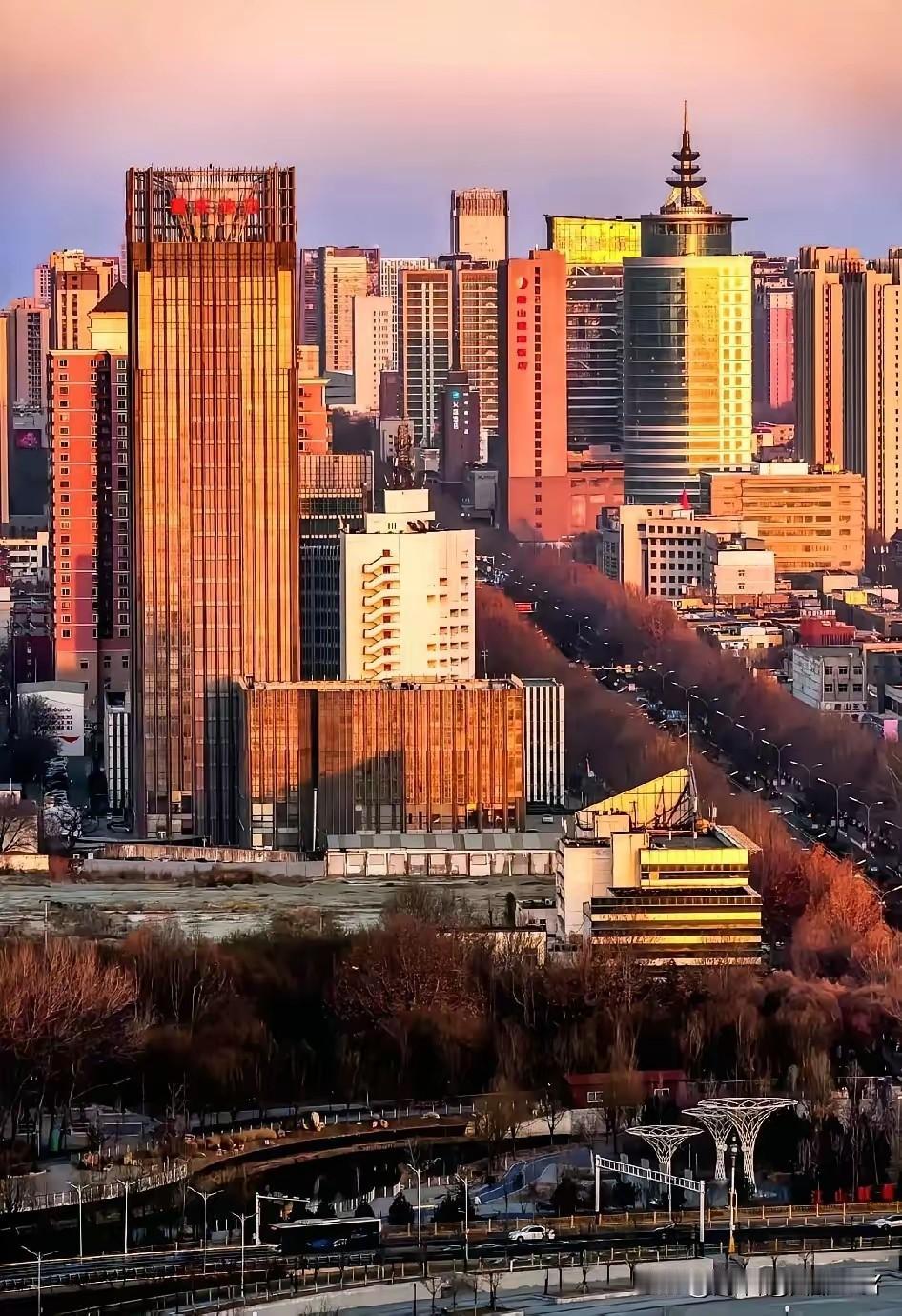 唐山的经济实力，在河北真是独一份。石家庄GDP还没摸到9000亿门槛，唐山已经站