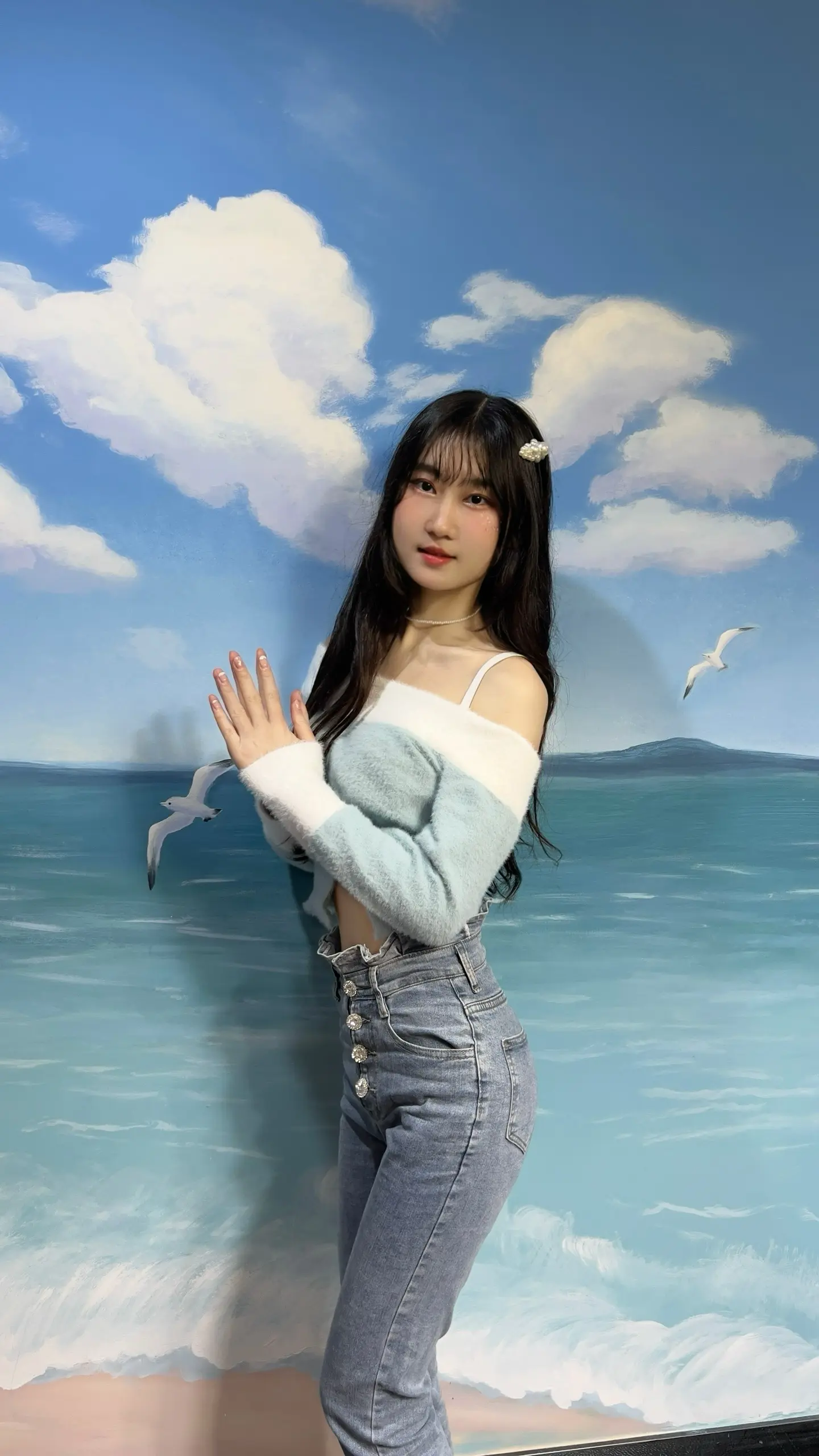 哈喽大家好，我今天又来画画喽，今天画的是酒店包间客房棋牌室墙绘，美化很...