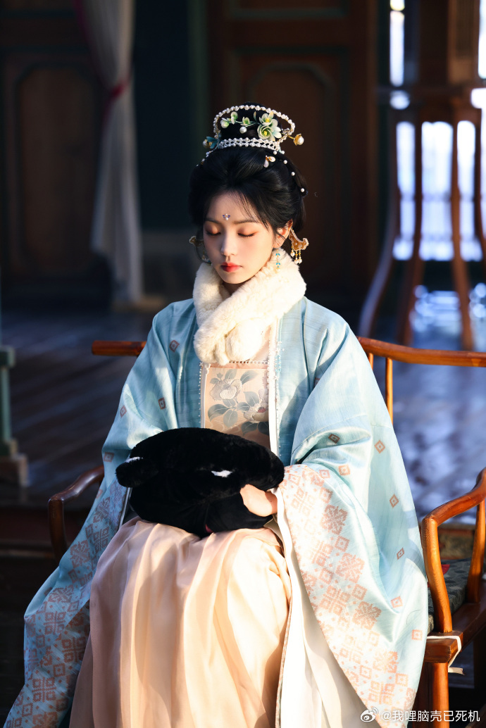 田曦薇樊长玉今日收官田曦薇逐玉收官发文  田曦薇逐玉收官发，田曦薇樊长玉今日收官