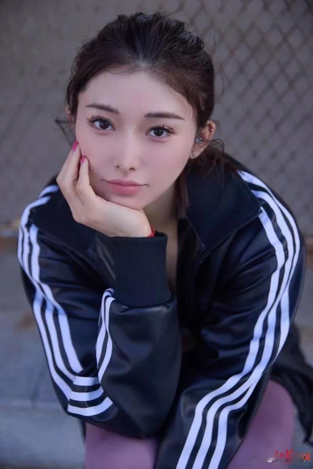 #吴艳妮夺冠后发文祝大家中秋快乐# 
       经过巴黎奥运会，吴艳妮终于赢