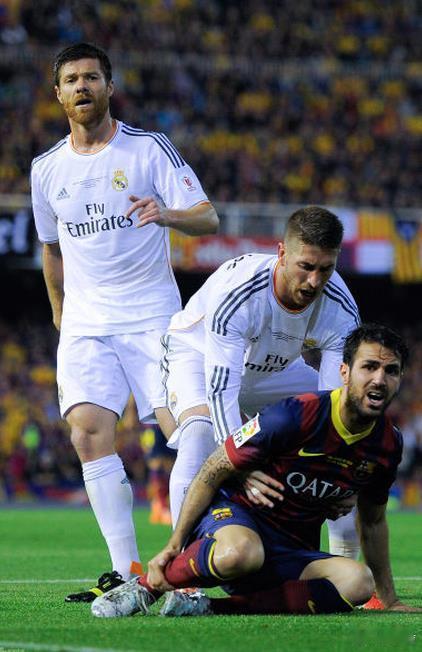 【曝巴萨将小法列入清洗名单】5月3日，本赛季波折不断的巴萨准备在下赛季进行大幅人