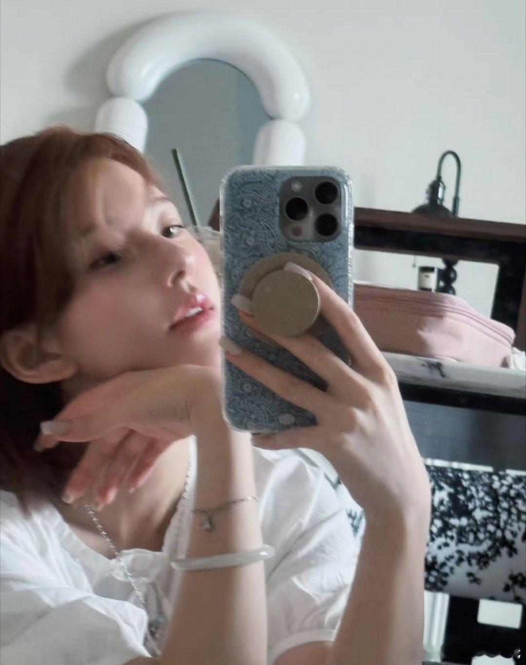 赵露思更新ins！又瘦又漂亮的短发露思赵露思 ​​​