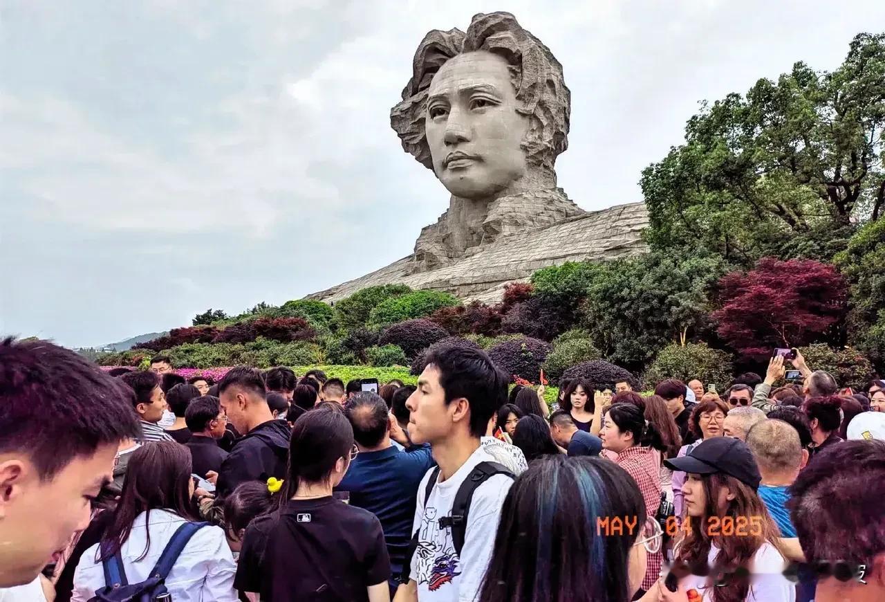 这就是信仰的力量，星星之火，可以燎原。一个从无到有的党，在一个人的正确领导下，终