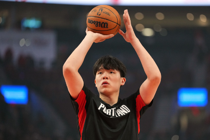 杨瀚森连续五战未登场杨瀚森这段时间确实有点难受了，首发那场刚打完，后面直接连续五