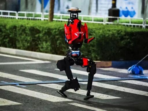 2030年全球人形机器人出货量将突破51万台。
从这次机器人马拉松的赛果，已经能