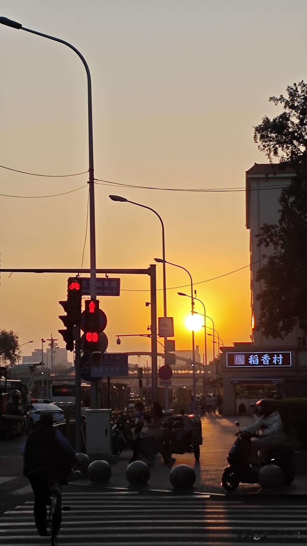 又到了接种流感疫苗的时候了。

每年10月开始，新一轮流感疫苗开始自愿接种。首先