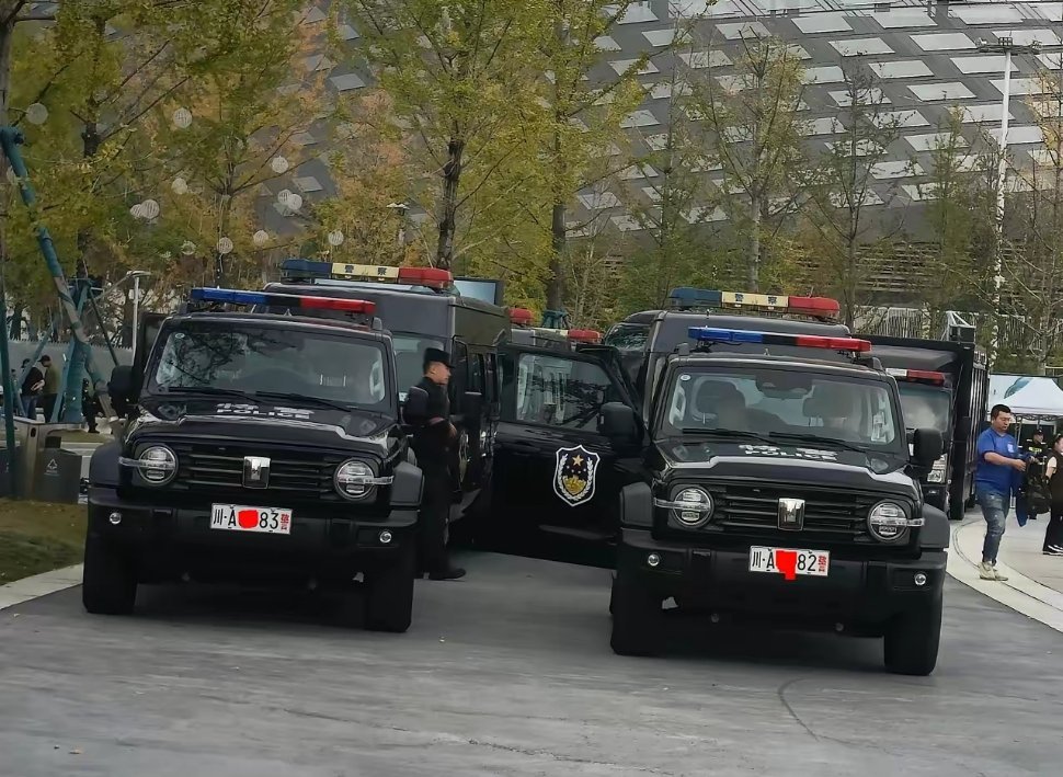 坦克300成为成都特警的专用车，成都公务用车支持国产，非常给力。最近成都凤凰山体