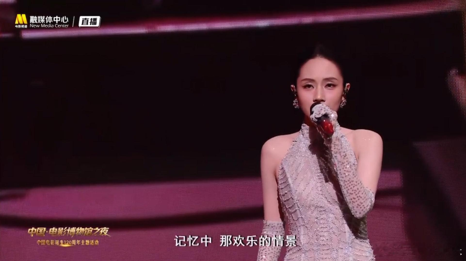 刘惜君全开麦好稳刘惜君演唱一生所爱 八分钟经典串烧里，《一生所爱》被她唱到心里！