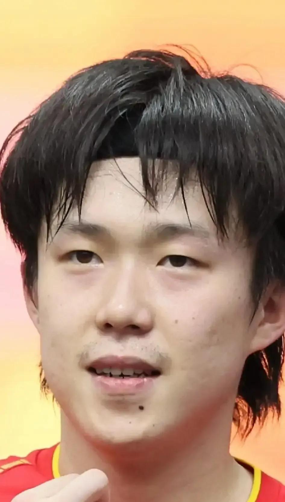 王楚钦全运会后发了条长文，说把四年遗憾打包带走，当成新的起点。
我刷到的时候，他