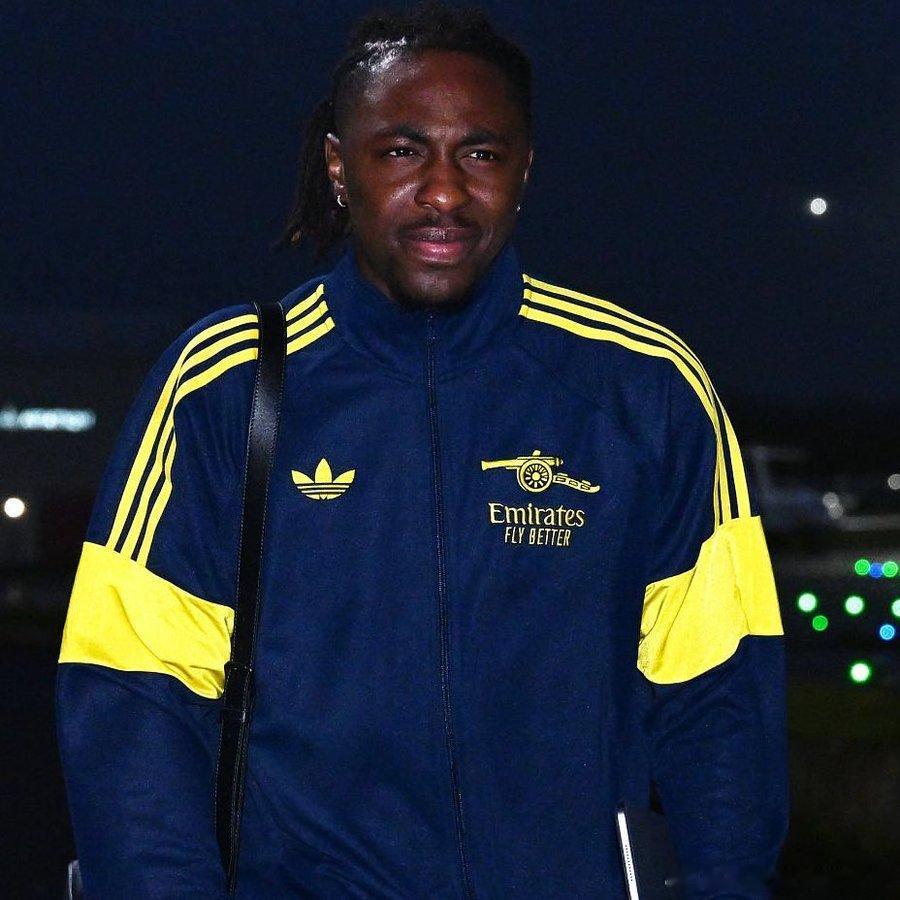 邮报：阿森纳原定于周五飞往利兹的航班因大雾天气被迫取消，球队只能改乘大巴出行❌✈