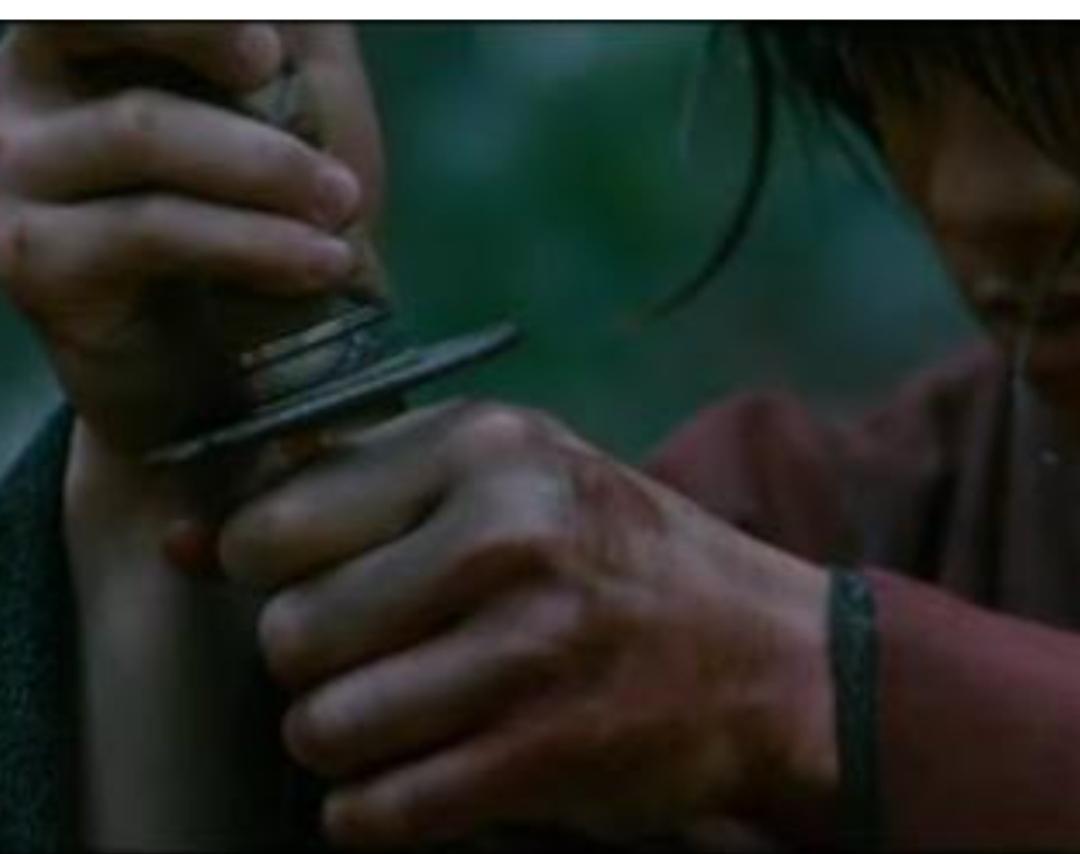 嘿，朋友们！今天咱们聊一段“兄弟反目”的江湖奇闻，主角是南朝梁的两位大佬：陈霸先