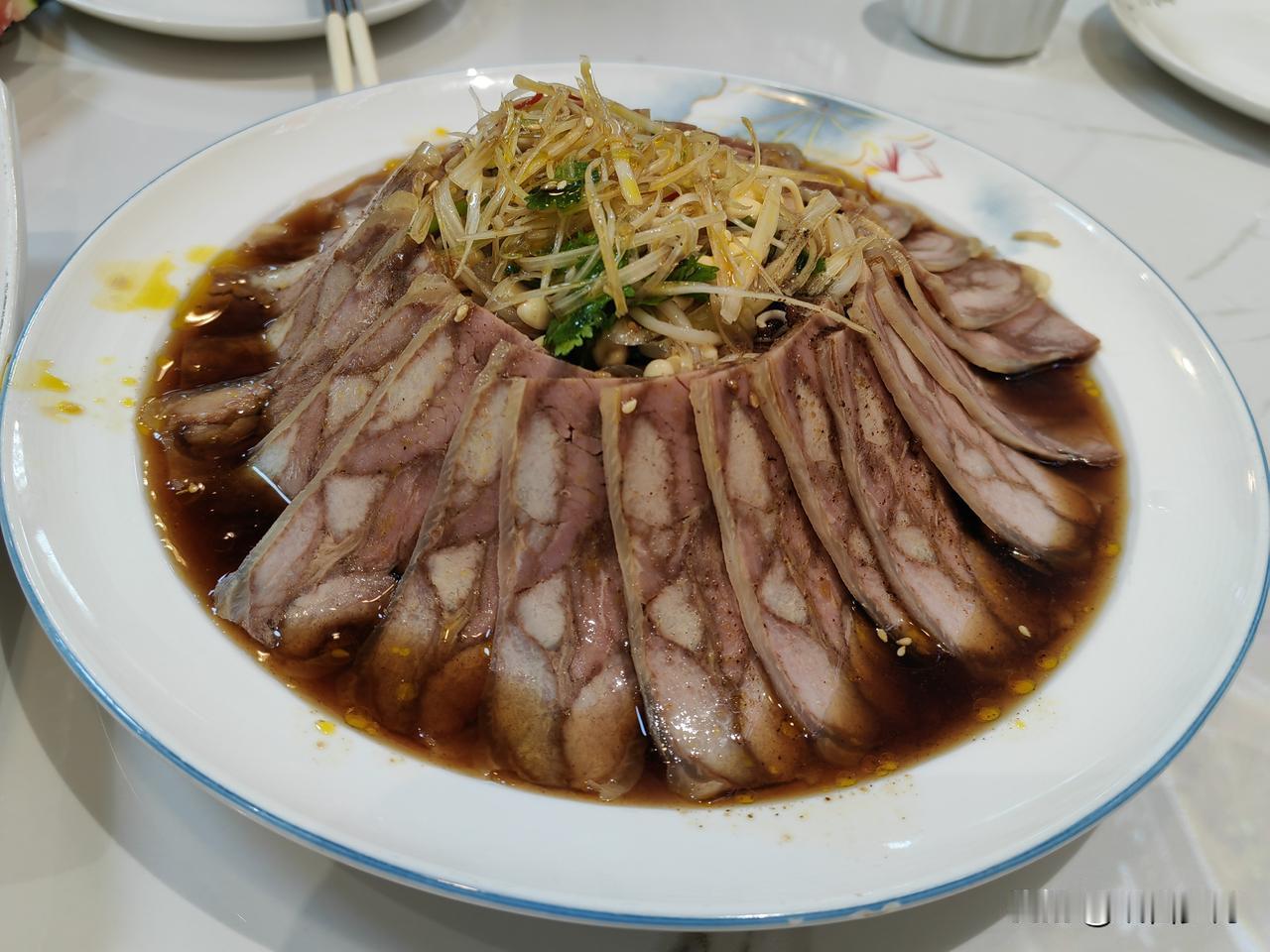 就为了这一口肘花，一碗臊子面，愿望都实现也都打卡了。再回来就要等国庆了。

故乡