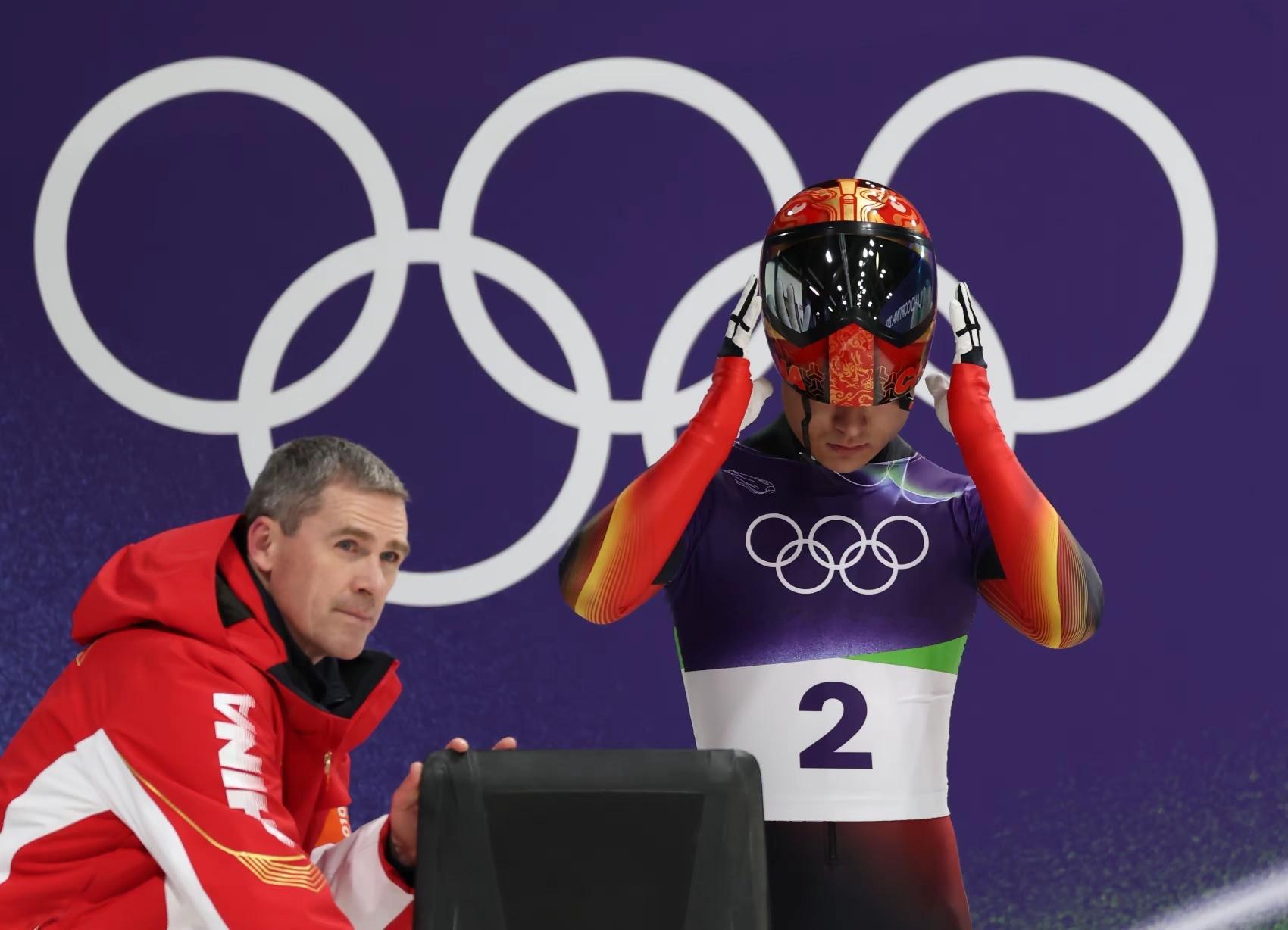 第二次站上冬奥会 男子钢架雪车赛场的殷正，没有像外界预想的那样登上领奖台，赛后也