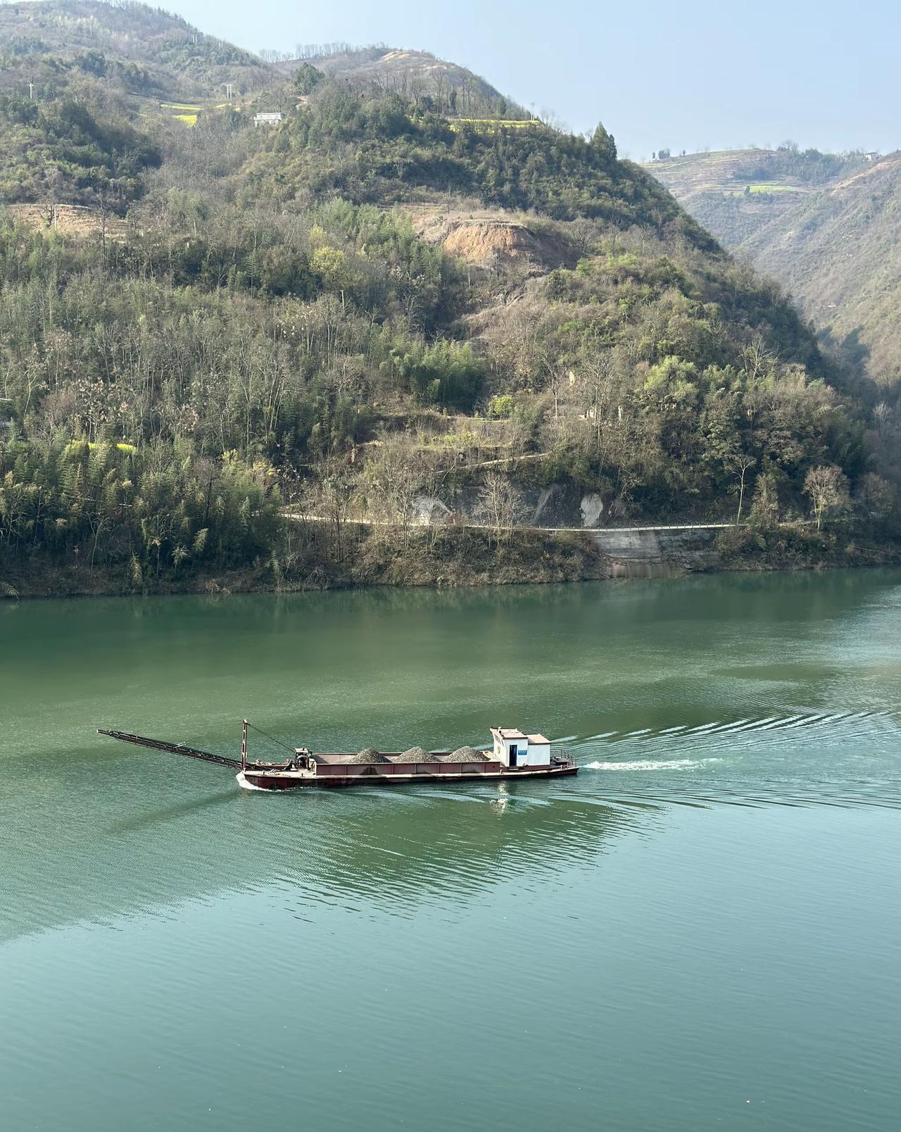 人生在世，人品是安身立命的根基。  
