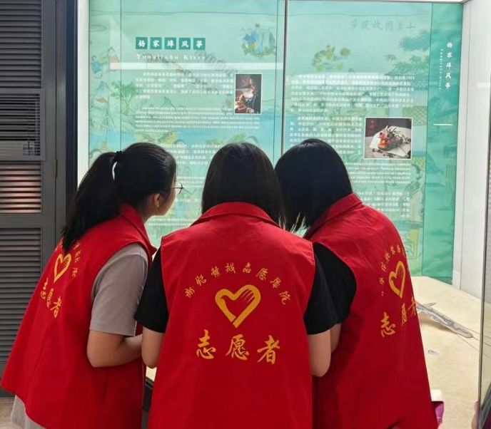秦岭笑谈山东寒假社会实践曲阜师范大学非遗 访谈馆内工作人员，共话风筝非遗保护发展