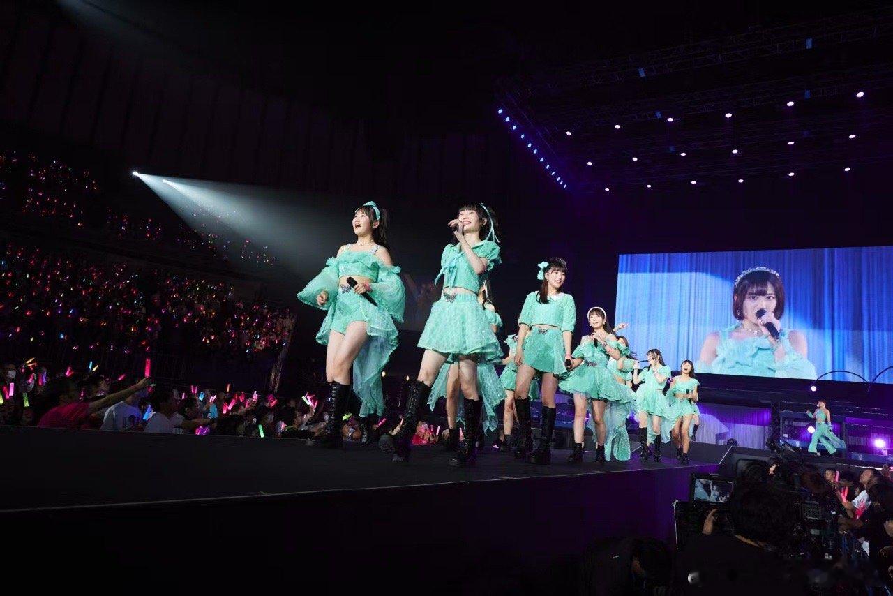 日本国民女团早安少女组来了 咱就是说离开了早安少女组谁还能够把我们给养的这么好了