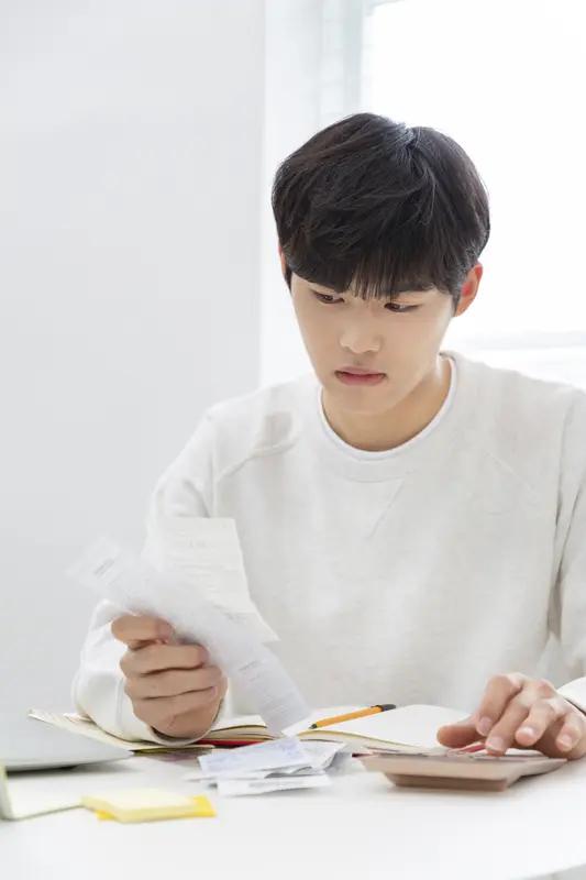 “三成年轻人存款超50万”？数据源头得先掰扯清楚

“有三成年轻人能存下50万以