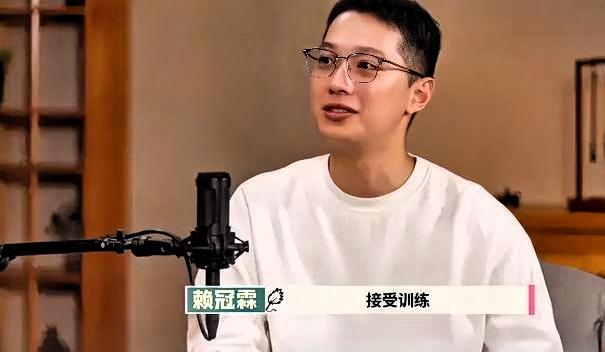 唐国强问赖冠霖：“有家庭了没有？”赖冠霖：呃……

视频播客第一期，嘉宾是赖冠霖