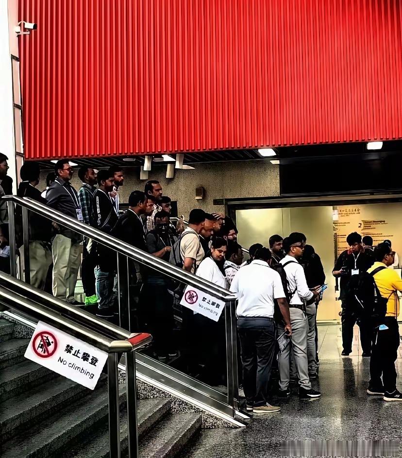 广交会结束后，天津做LED的老王就气炸了！那些印度客户在展会上就没安生过，蹭吃蹭