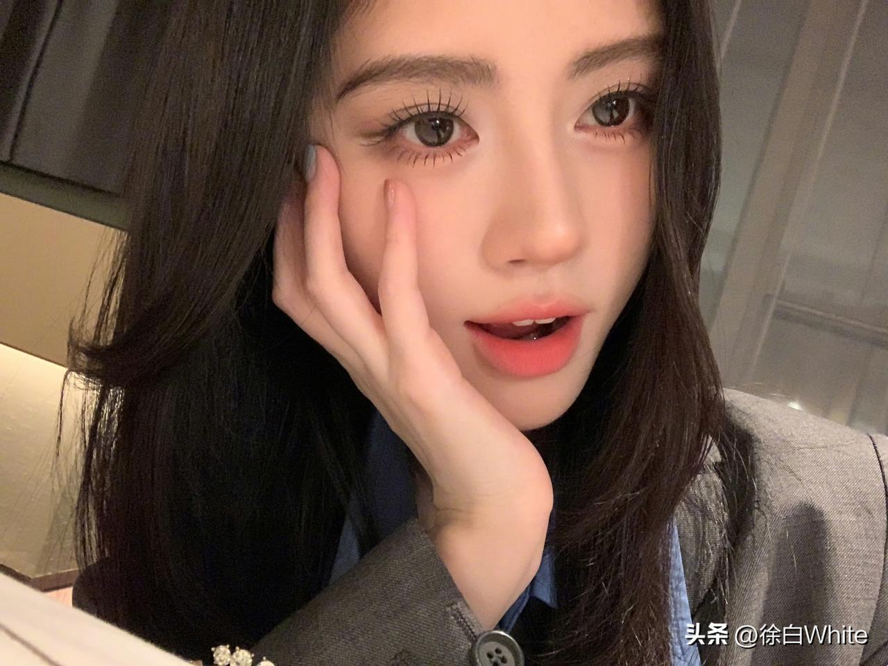 3月31日，有网友实名举报了鞠婧祎涉税问题，2024年报税1100w，实际收入不