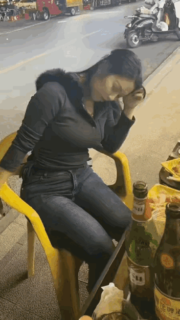 喝多了就要早点回家睡，来来来让哥送你回家！再喝就真醉了 弟弟家请吃夜宵 熬夜后喝