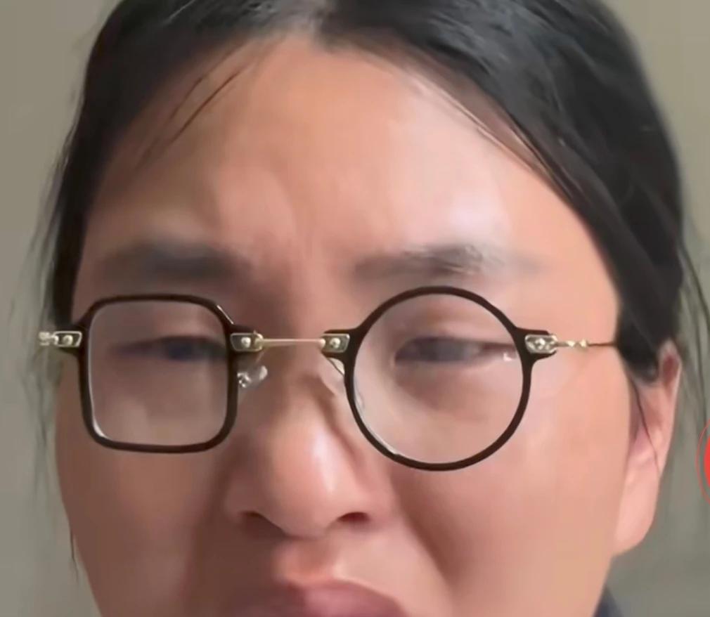 连道歉都别有新意，眼镜一方一圆[捂脸]