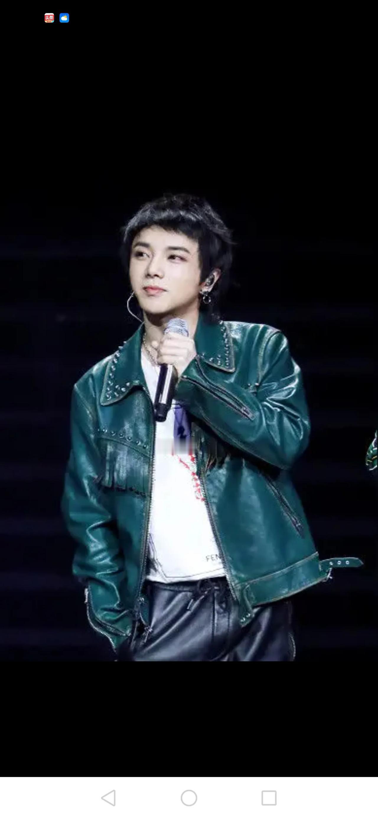华晨宇、李宇春、庞麦郎堪称华语歌坛三大霸主。独特的唱腔和标新立异的舞台风格独树一