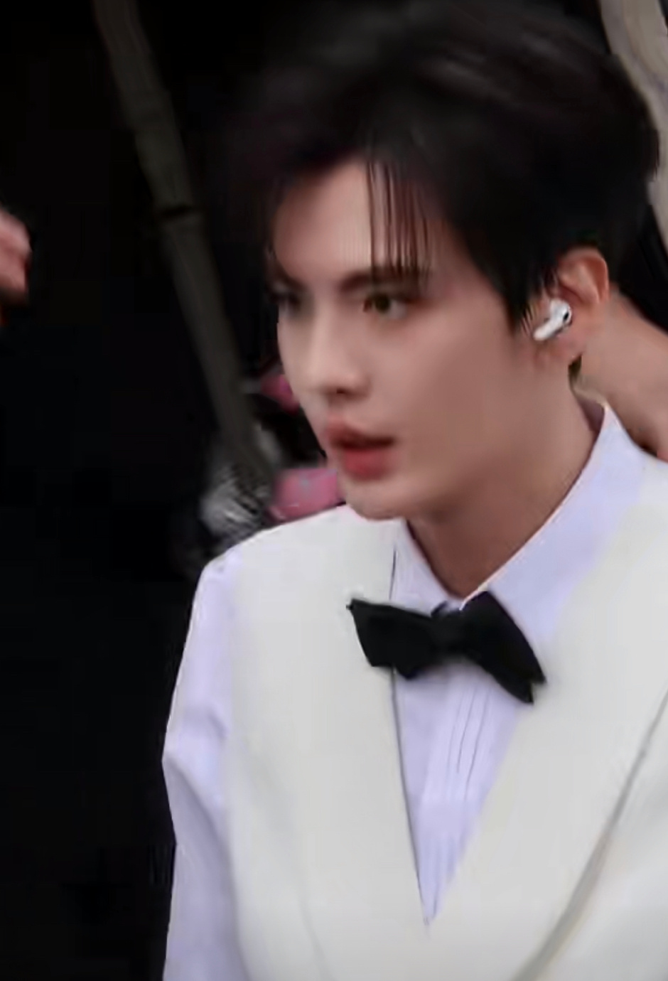 毕雯珺《黎明前他会归来》裴川婚礼路透，好帅的新郎官！ 