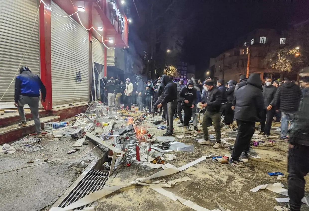 谁在搞事？法美撤离伊朗使馆，伊朗直指美以，紧张氛围直接拉满
 
2026年1月中