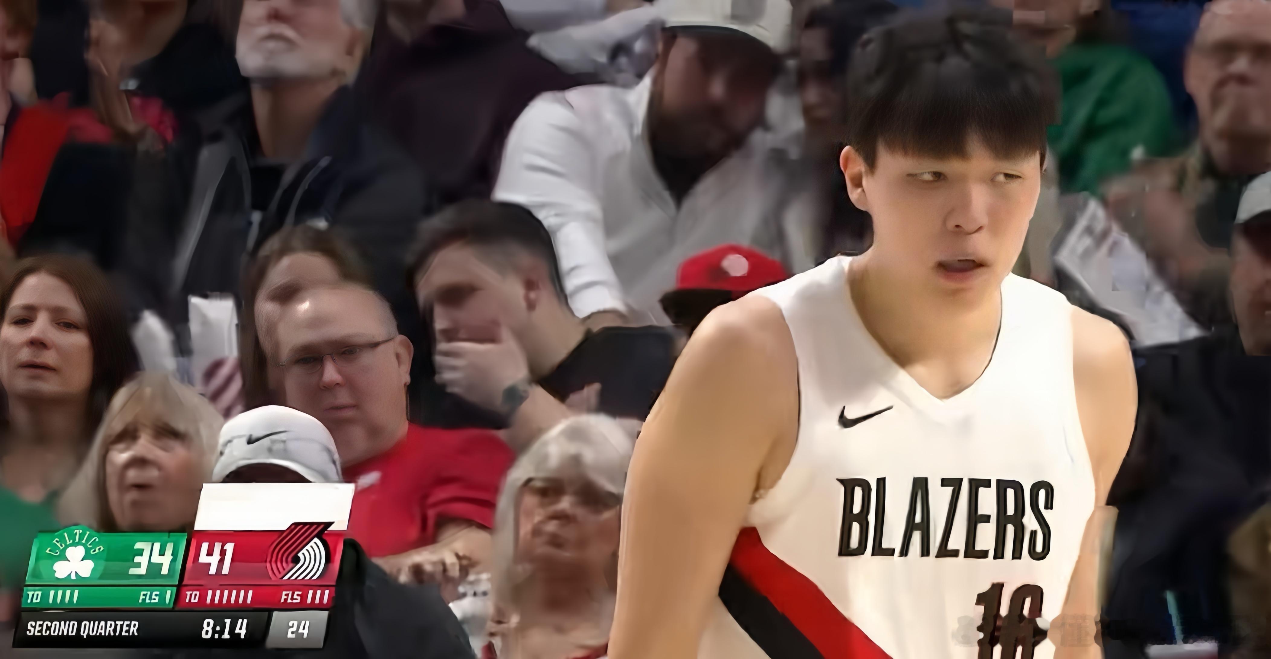 杨瀚森今天在开拓者对阵凯尔特人的比赛中获得出场机会，出战10分38秒，贡献了3分