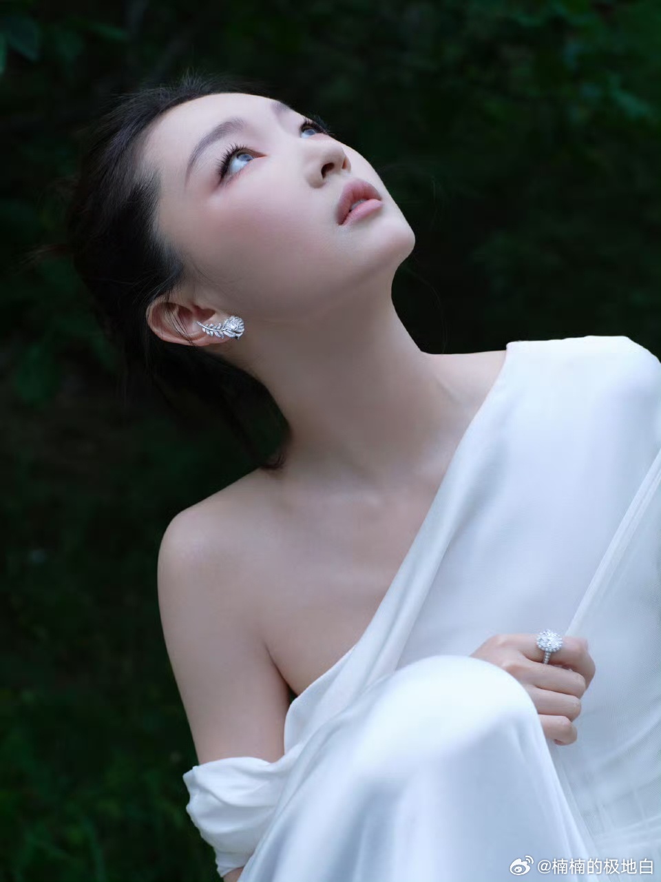 周冬雨参演《疾风劲草》，哪怕是客串也让人期待！郑晓龙导演擅长打磨作品，加上她的演