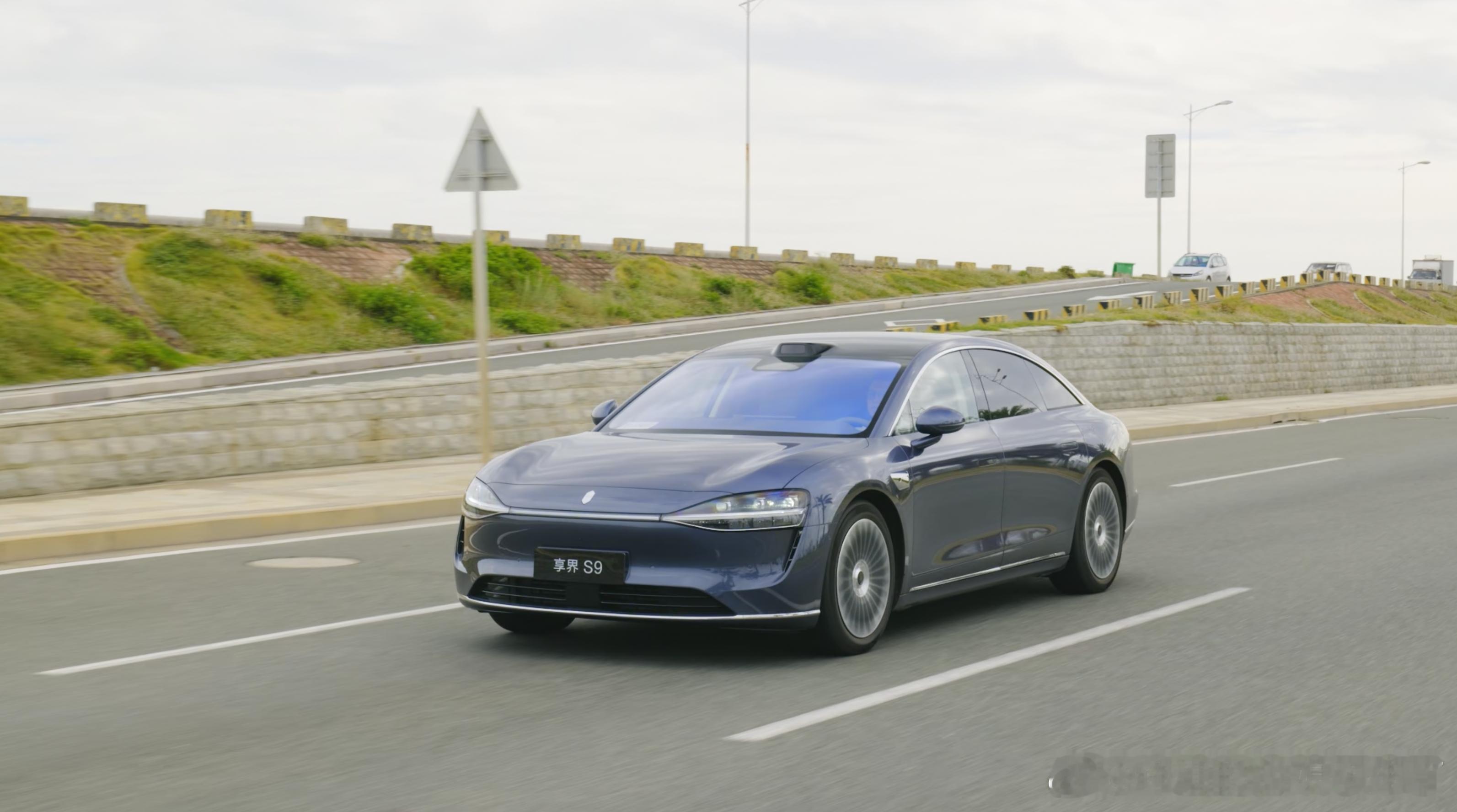 新款享界S9携1355km超长综合续航惊艳大湾区赛场外！实测续航达成率超90%，