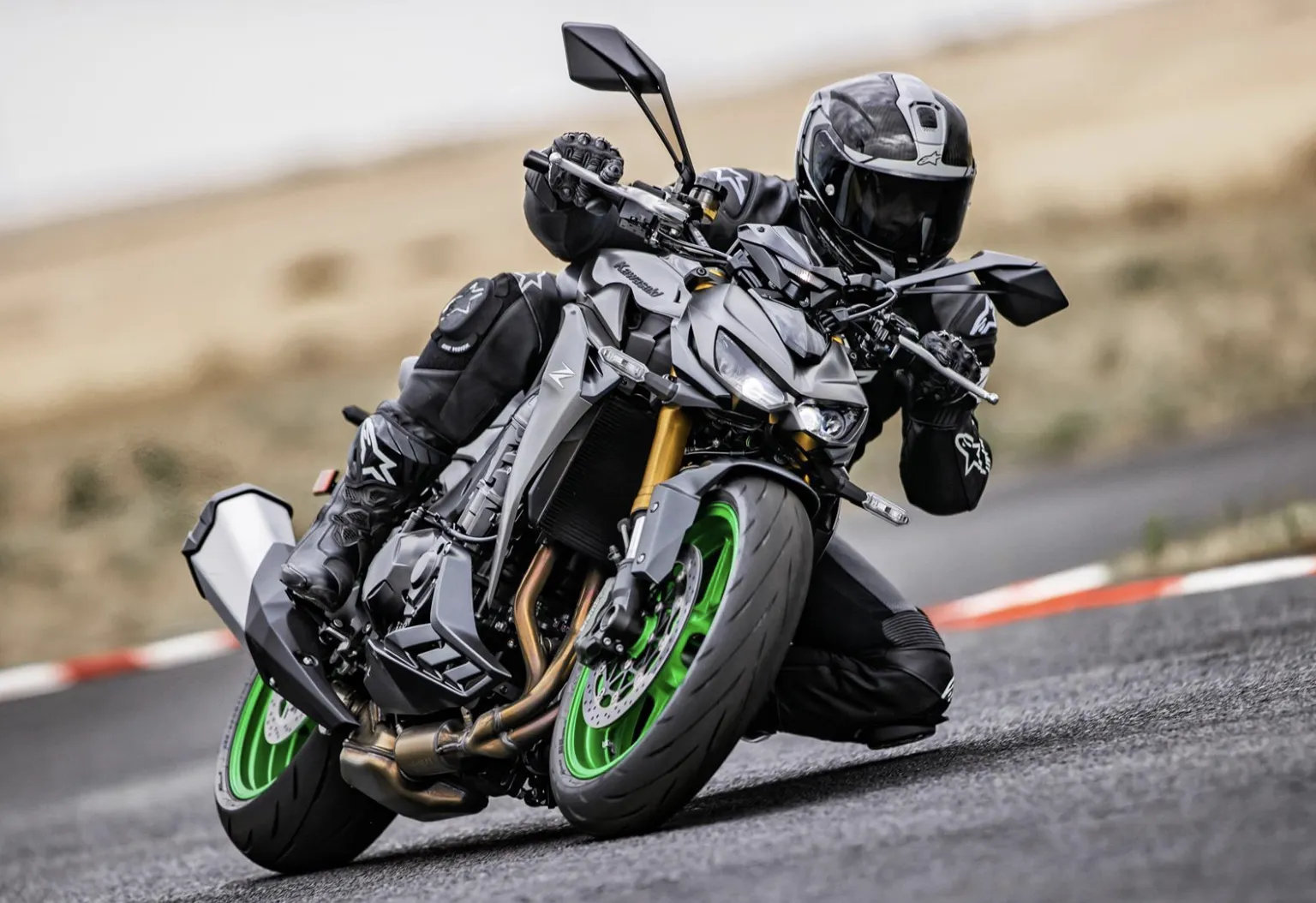 车市热门[超话] Kawasaki 正式发布全新 2026 Z1100 与 Z1