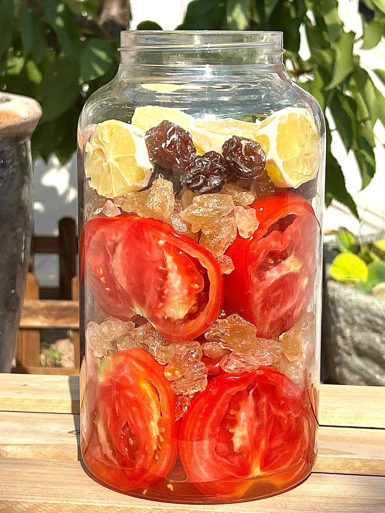 简直是夏日圣品啊，酸甜爽口巨巨巨解腻
西红柿也能泡酒？！当然啦！万物皆可泡呀
有