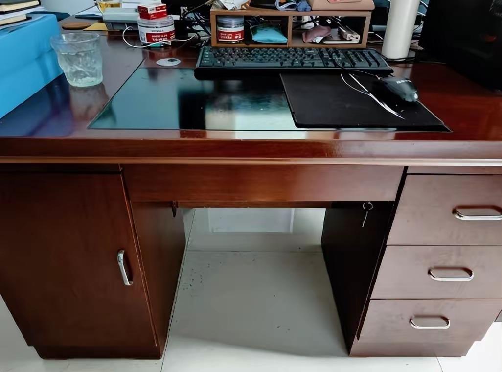 厅级父亲酒后告诉儿子的处世心计
 
1. 每两周剪一次头发，保持清爽利落的形象，