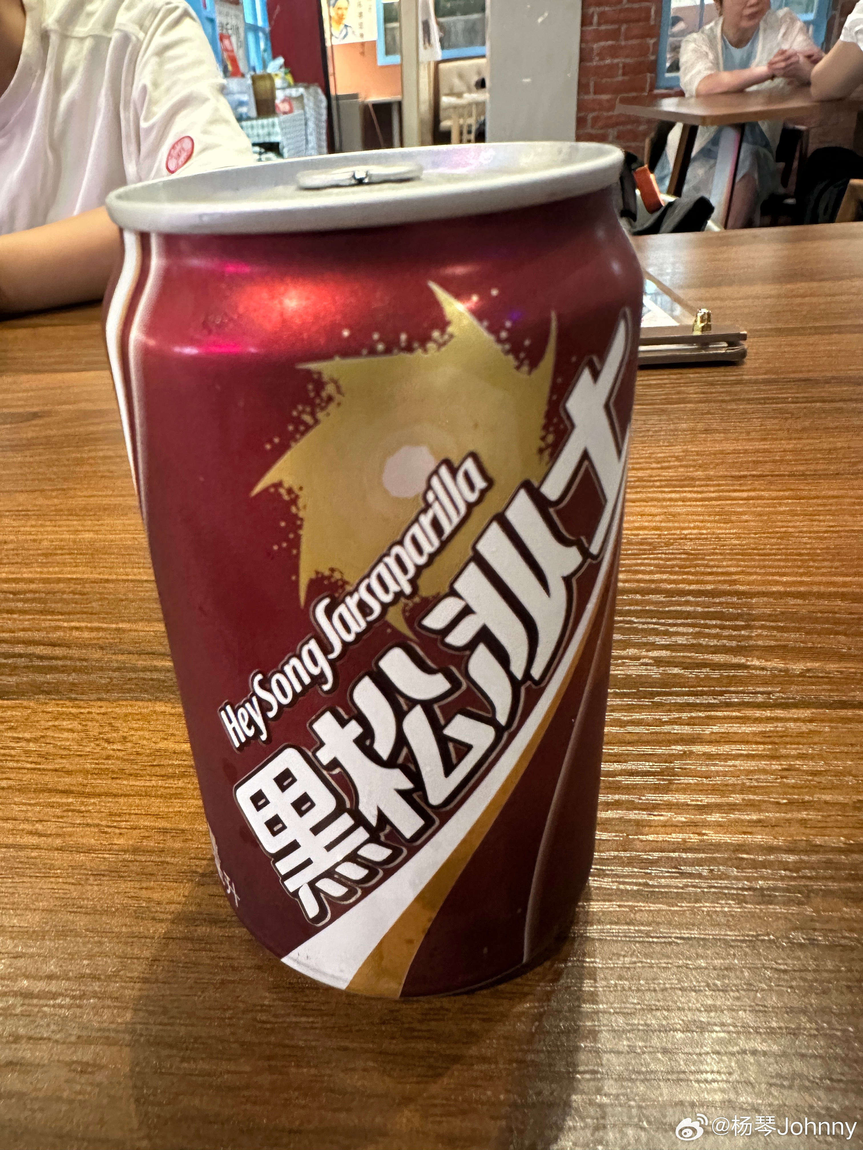 很多人觉得最难喝的饮料之一黑松沙士但我很喜欢 ​​​