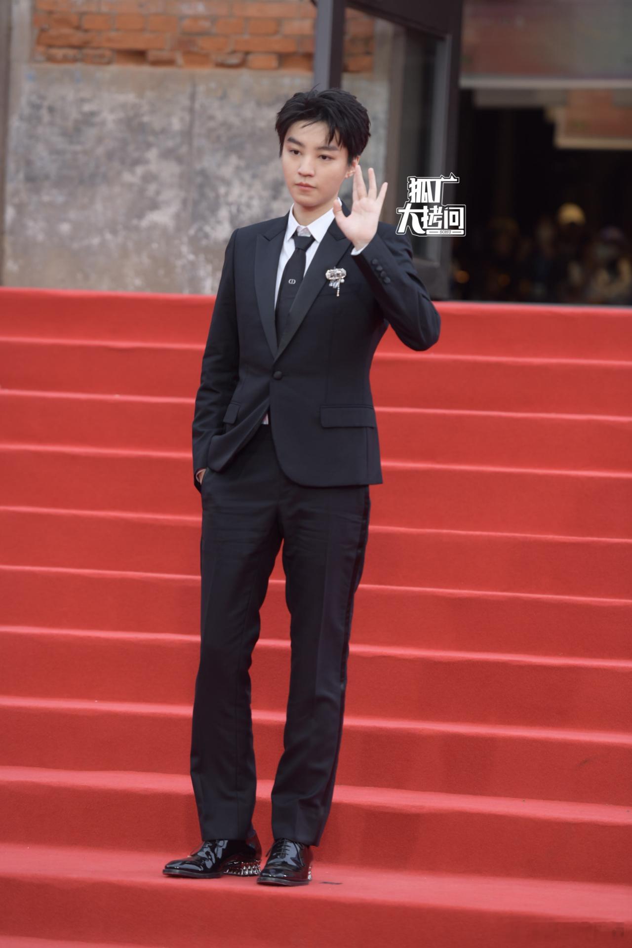 #王俊凯平遥电影展闭幕红毯# 王俊凯平遥电影展闭幕红毯生图 ​​​