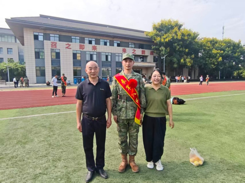 【“最好的家风是报国！”#肥东祖孙三代接力从军#】#8旬老兵视频连线叮嘱参军孙子