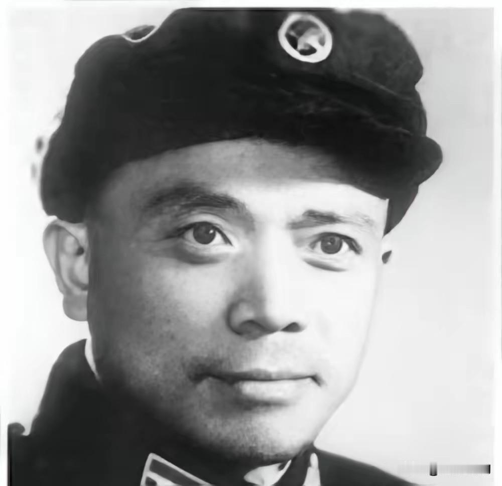 1940年，连长李玉章带人去偷炮弹，临走时，一块石头忽砸了下来，惊动了日军。眼看