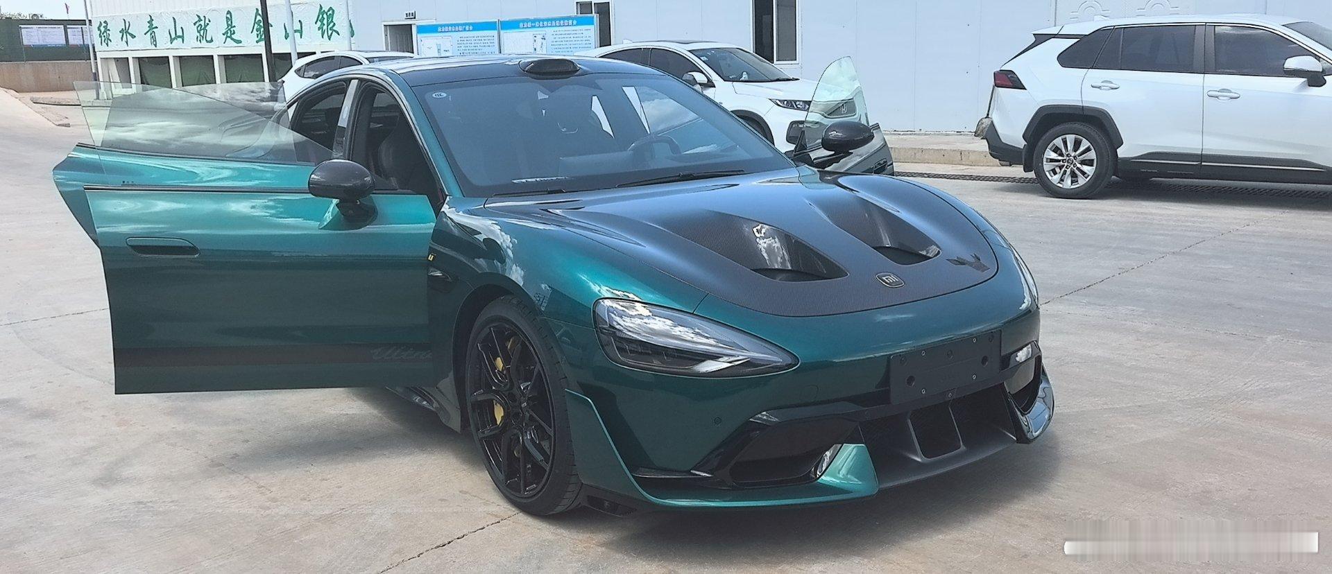 用车体验:乘坐感理想比小米舒服，同样都是双腔空气悬架，理想要舒服，操控小米略胜；