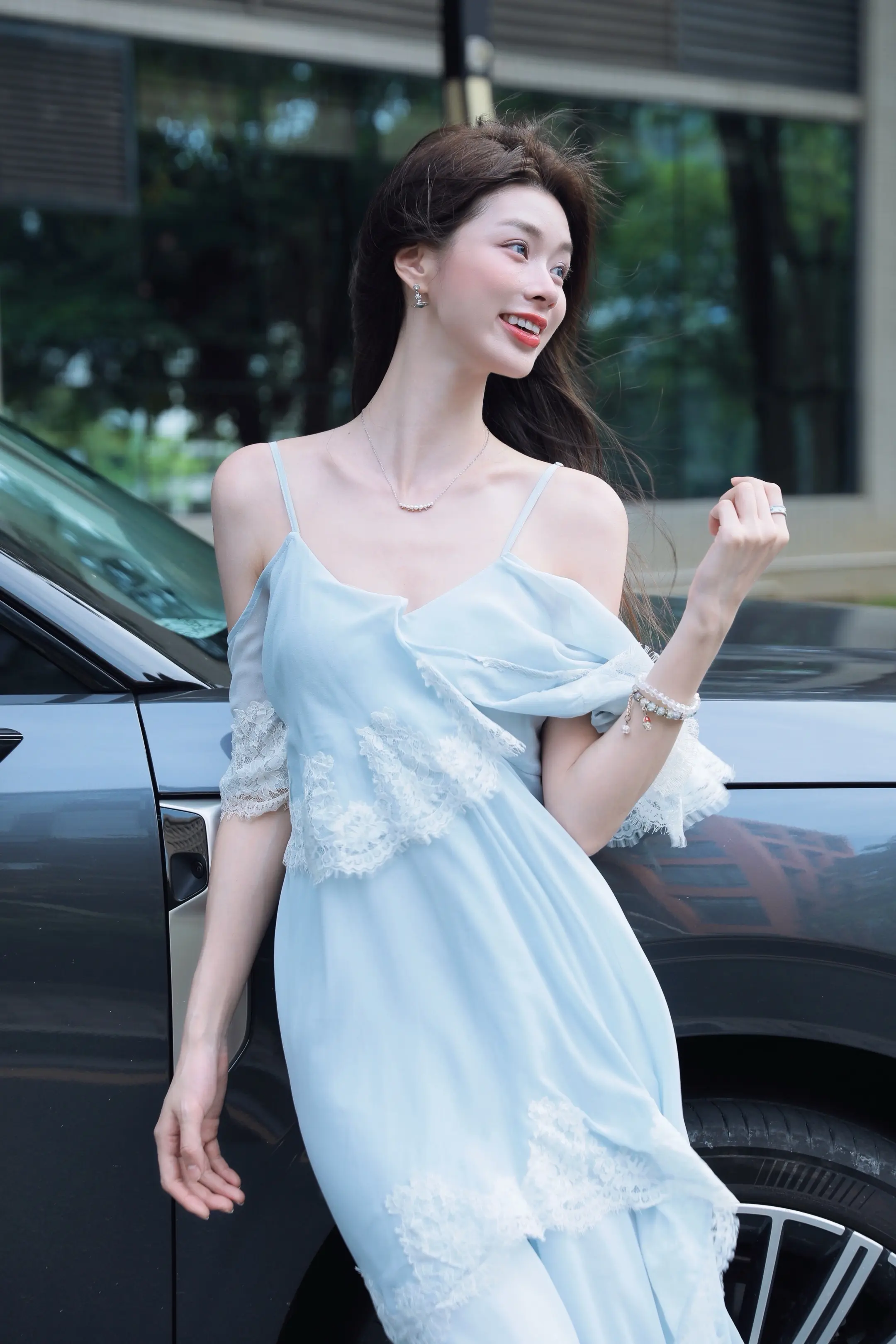 随风行。