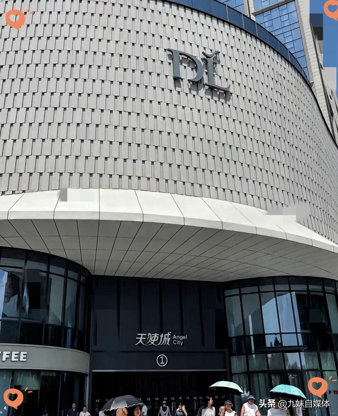 胖东来房东自己也没想到，
偷鸡不成蚀把米，
房租从800万涨到2400万，本想涨