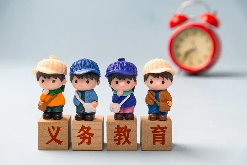 义务教育年限要延长？未来五年教育格局迎来深度调整。
近日，《教育发展“十五五”规