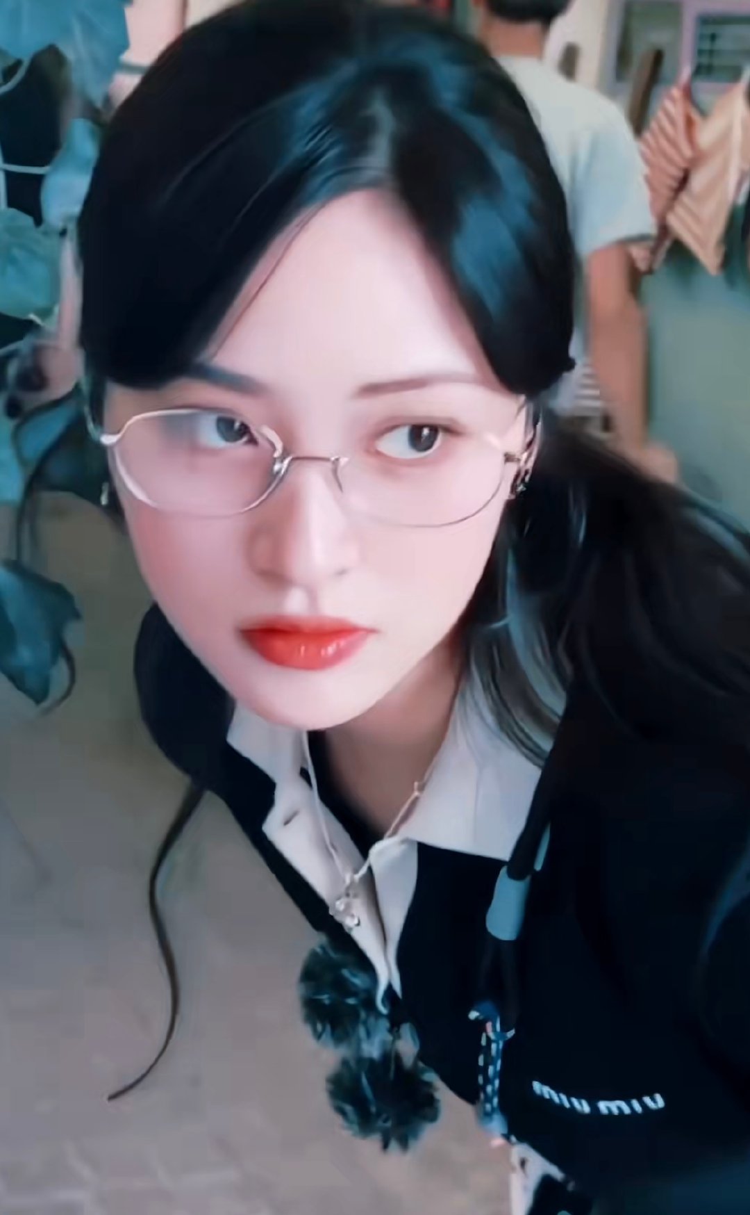 沈月黑色套装反差感朕从未见过这么姐感的沈月 沈月这波黑色套装造型直接让人改观！告