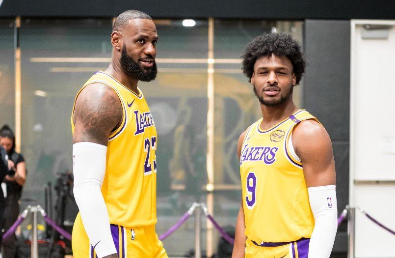 NBA这父子情太好嗑了！詹姆斯在采访里说，不管是季后赛、常规赛，还是训练，能和儿