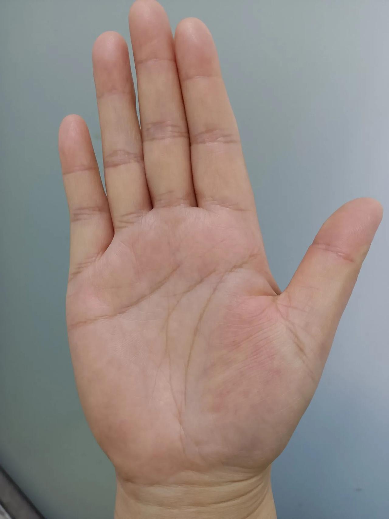 都说人的一辈子，从手相能看的出来，可是发现手相跟着年龄的变化，也会变化，以前的手